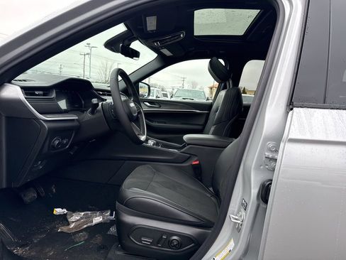 New 2026 Jeep Grand Cherokee Altitude image 19