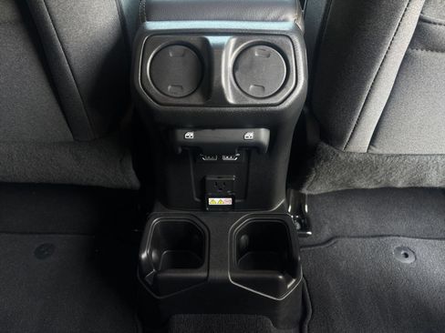 Used 2025 Jeep Wrangler Unlimited Sahara AWD/4WD image 22