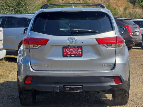 Used 2018 Toyota Highlander Plus AWD/4WD image 5