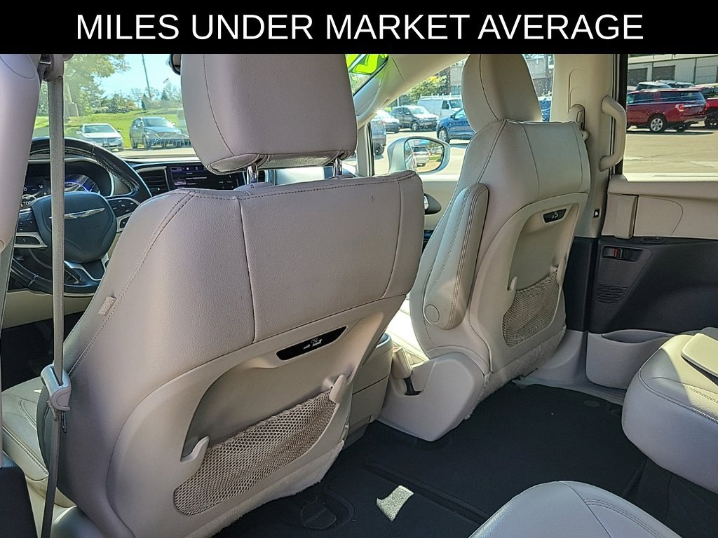 Used 2021 Chrysler Pacifica Touring-L FWD image 13
