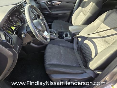 Used 2017 Nissan Rogue SV w/ SV Premium Package image 11