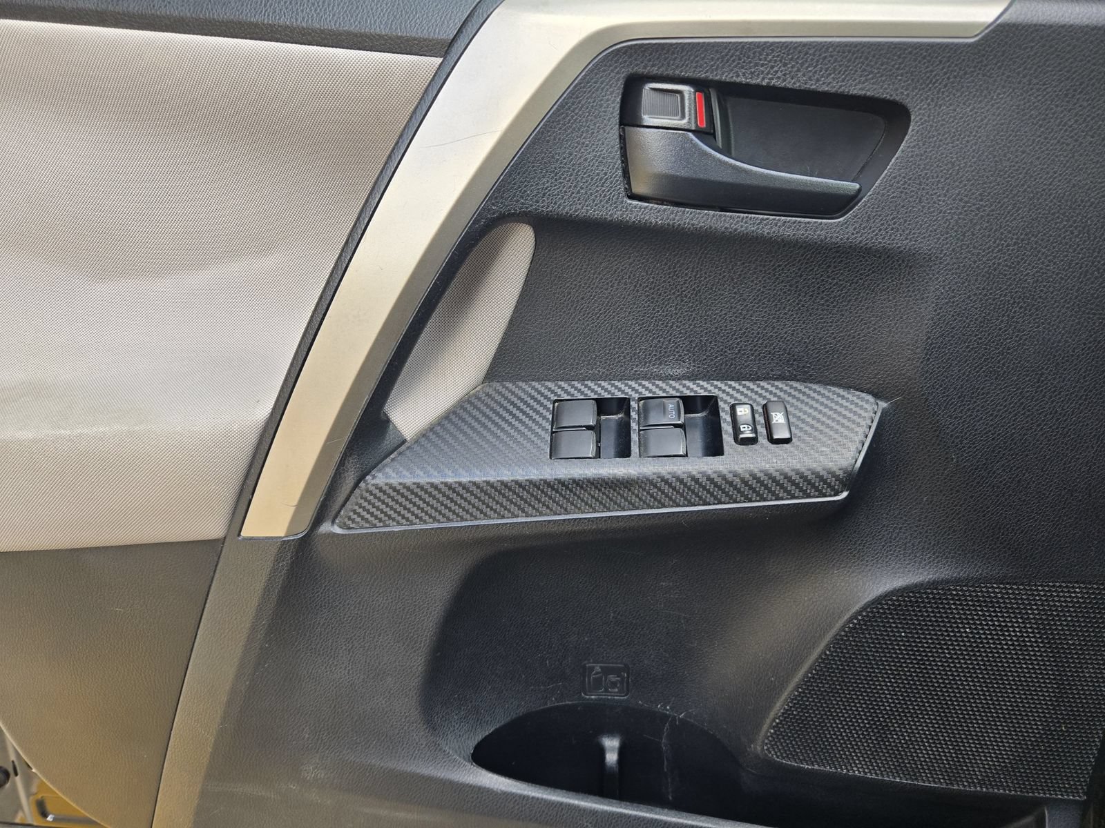 Used 2015 Toyota RAV4 LE AWD/4WD image 22