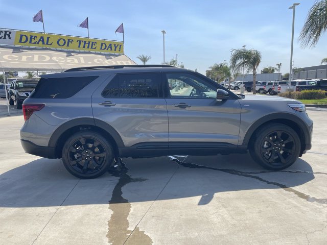Used 2022 Ford Explorer ST-Line w/ Class IV Trailer Tow Package AWD/4WD image 9