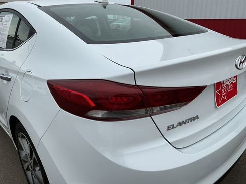 Used 2017 Hyundai Elantra Limited image 18