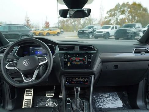 Used 2023 Volkswagen Tiguan SE R-Line image 26