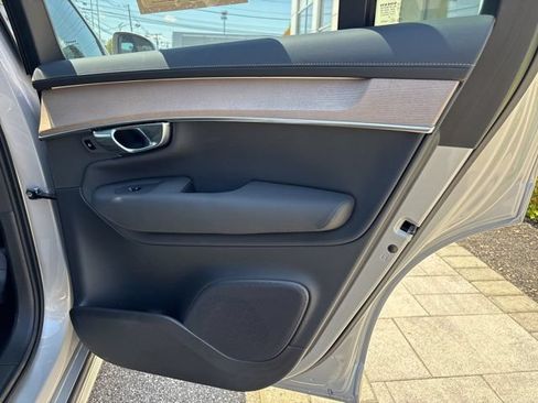 Used 2025 Volvo XC90 B6 Plus AWD/4WD image 13