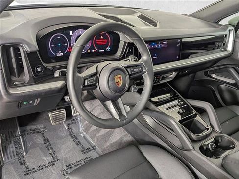 Certified 2024 Porsche Cayenne S AWD/4WD image 4