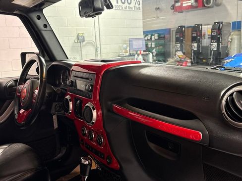 Used 2016 Jeep Wrangler Unlimited Rubicon AWD/4WD image 30