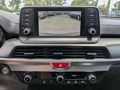 Used 2020 Kia Telluride LX FWD image 24