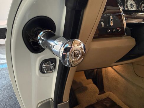 Used 2014 Rolls-Royce Wraith image 36