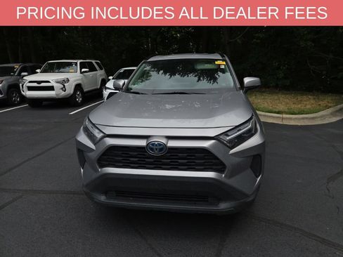 Used 2022 Toyota RAV4 XLE AWD/4WD image 17
