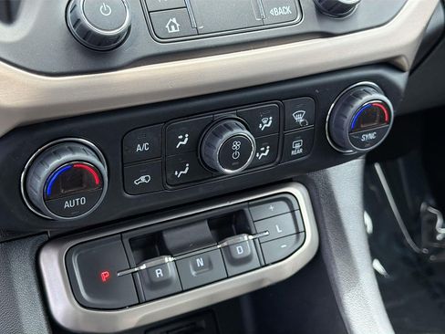 Used 2023 GMC Acadia Denali w/ Denali Technology Package FWD image 11