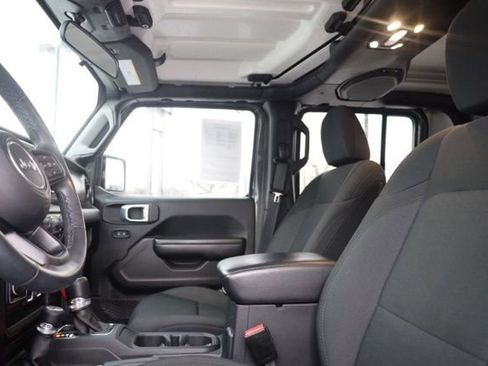 Used 2021 Jeep Gladiator Willys image 16