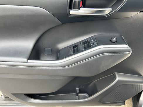 Used 2022 Toyota Highlander XSE AWD/4WD image 13