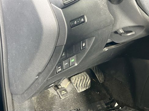Used 2018 Nissan Rogue S AWD/4WD image 10