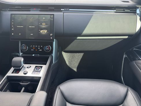 Used 2023 Land Rover Range Rover Long Wheelbase SE AWD/4WD image 18