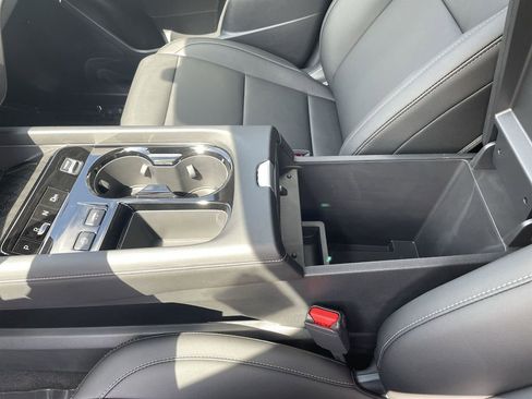 Certified 2025 Nissan Murano SV image 25