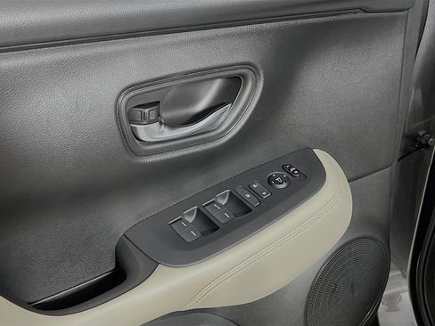 Used 2023 Honda HR-V LX image 17