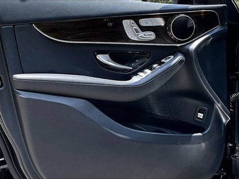 Used 2020 Mercedes-Benz GLC 300 4MATIC image 17