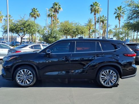 Used 2023 Toyota Highlander Platinum FWD image 7