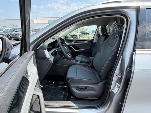 New 2025 Volkswagen Tiguan SE image 7