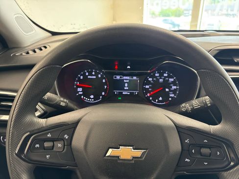 Used 2022 Chevrolet TrailBlazer LT w/ Convenience Package FWD image 21