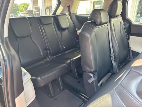 Used 2023 Kia Carnival LX FWD image 10