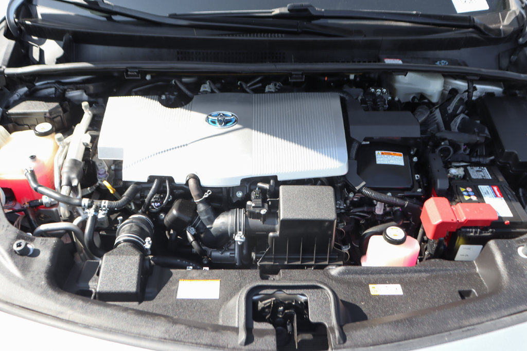 Used 2018 Toyota Prius Prime Premium w/ Carpet Mat Package FWD image 11