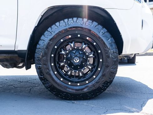 Used 2018 Toyota 4Runner TRD Off-Road AWD/4WD image 8