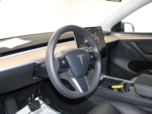Used 2024 Tesla Model Y Long Range image 22