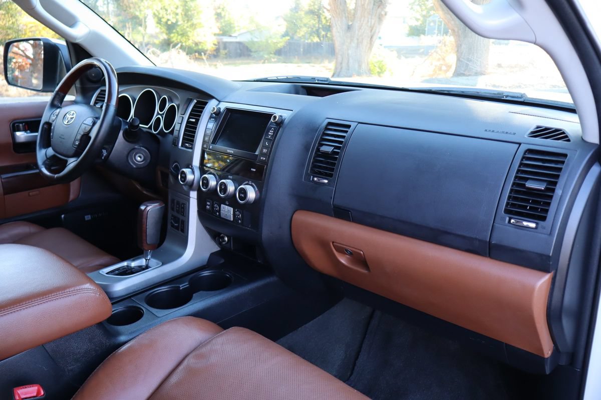 Used 2013 Toyota Sequoia Platinum AWD/4WD image 17