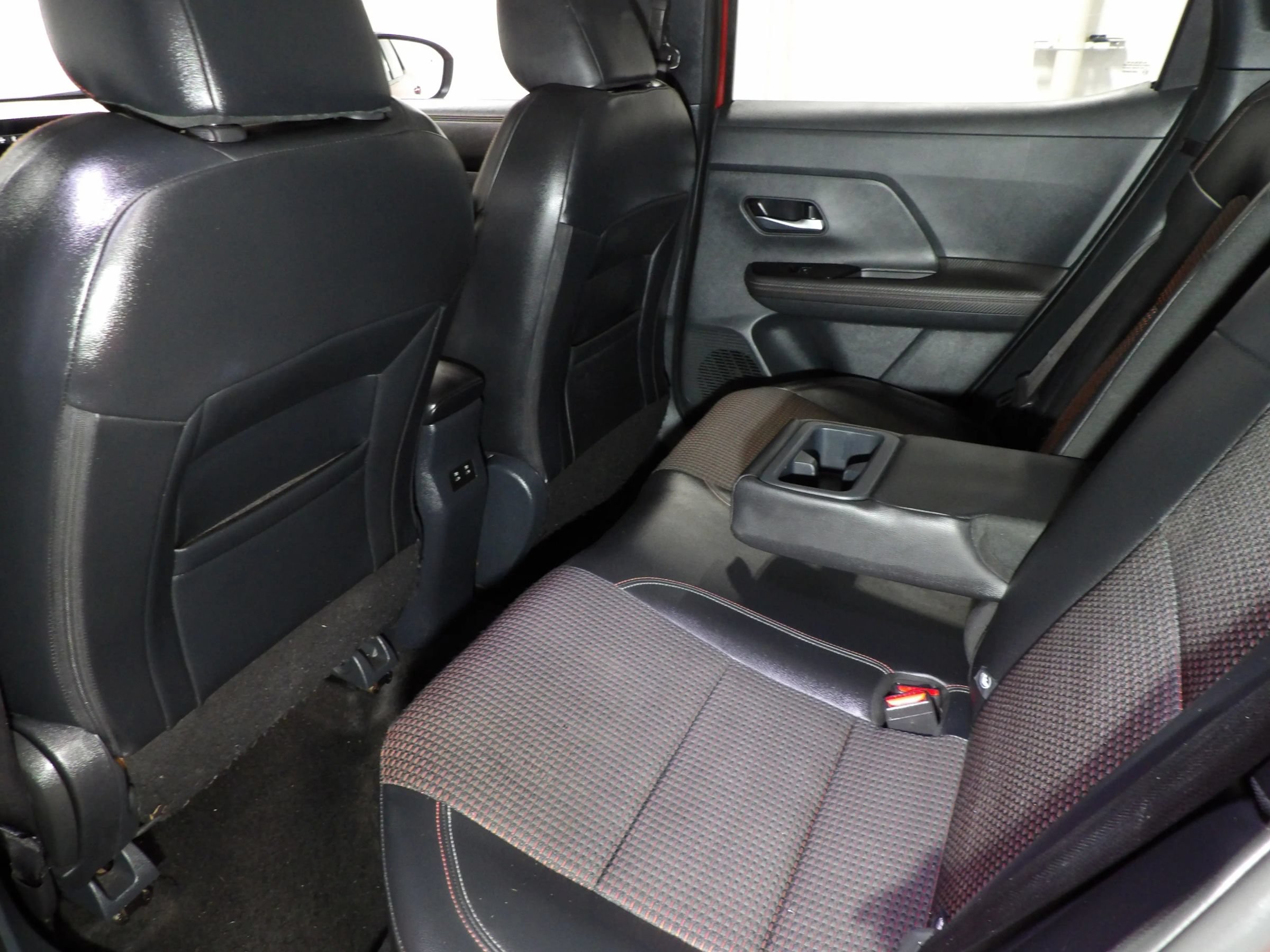 Used 2025 Nissan Kicks SR AWD/4WD image 12