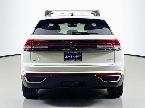 Certified 2024 Volkswagen Atlas Cross Sport SE w/ Panoramic Sunroof Package AWD/4WD image 6