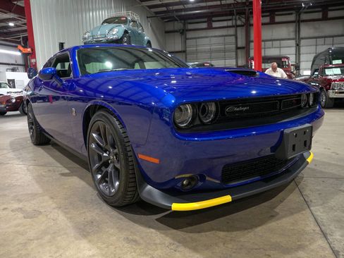 Used 2020 Dodge Challenger R/T Scat Pack w/ Plus Package RWD image 12