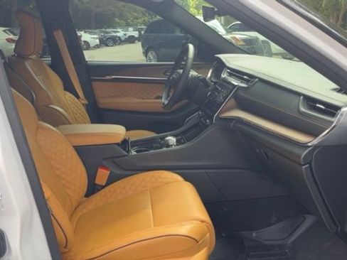 Used 2024 Jeep Grand Cherokee Summit AWD/4WD image 11