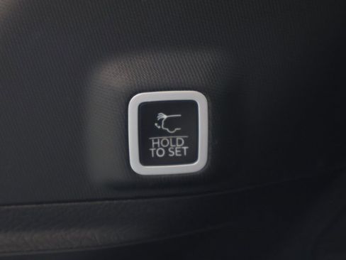 Used 2022 Jeep Grand Cherokee Overland w/ Luxury Tech Group IV image 25