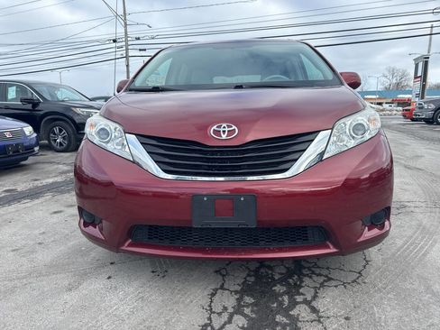 Used 2012 Toyota Sienna LE w/ Towing Pkg image 5