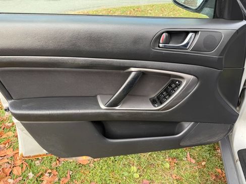 Used 2006 Subaru Outback 2.5i image 8