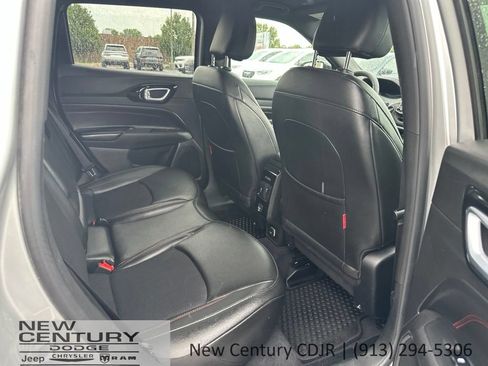 Used 2025 Jeep Compass Trailhawk AWD/4WD image 8