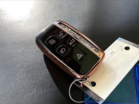 Used 2017 Land Rover Range Rover Sport SVR image 32