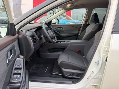 Used 2023 Nissan Rogue SV image 13