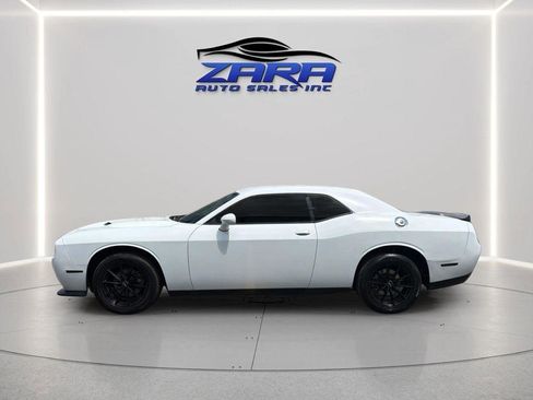 Used 2016 Dodge Challenger SXT RWD image 4