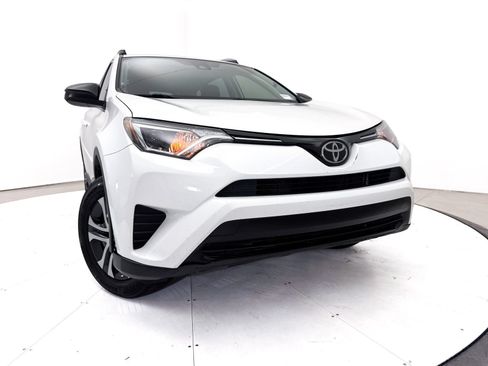 Used 2017 Toyota RAV4 LE FWD image 5