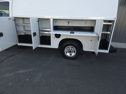 Used 2015 GMC Savana 3500 image 4
