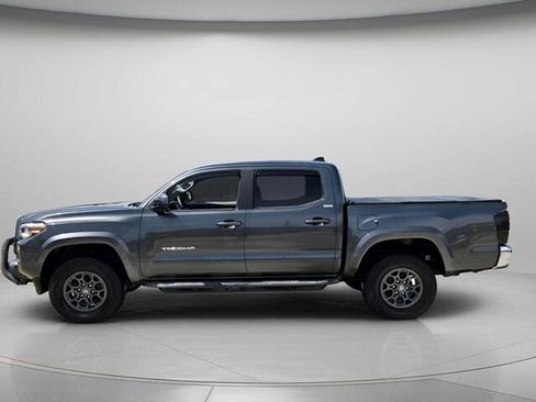 Used 2018 Toyota Tacoma SR5 RWD image 3