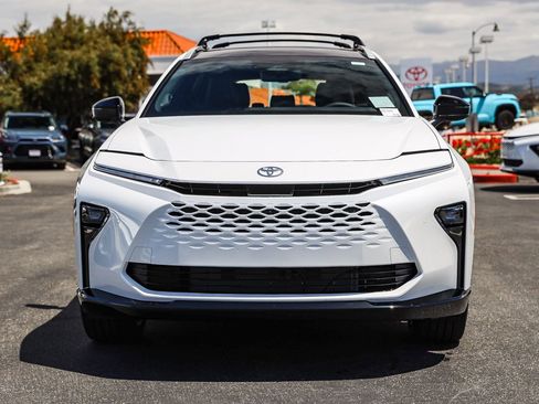 New 2026 Toyota Crown Signia AWD/4WD image 2
