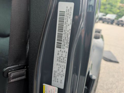 Used 2018 Jeep Wrangler Unlimited Sahara AWD/4WD image 32
