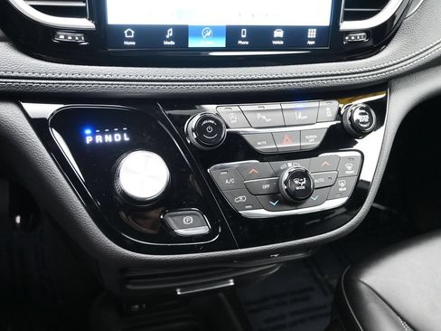 New 2026 Chrysler Pacifica Select FWD image 15
