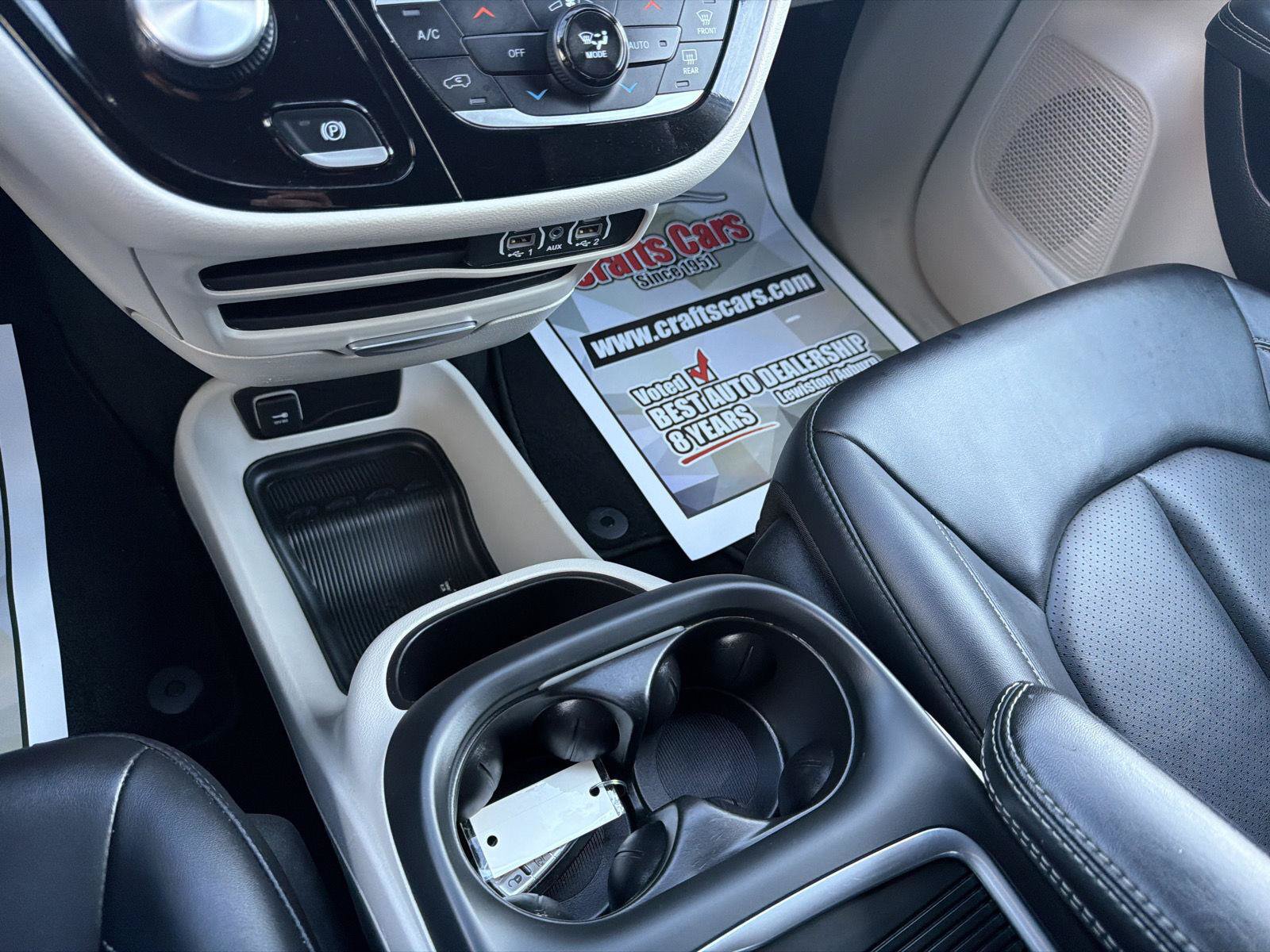 Used 2024 Chrysler Pacifica Touring-L FWD image 19