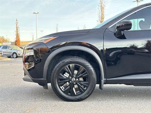 Used 2023 Nissan Rogue SV image 9